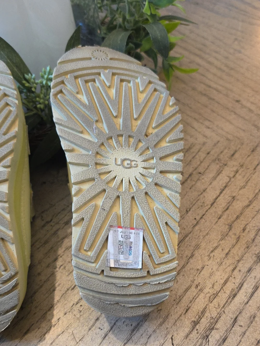 UGG Goldenglow Slides Size 13